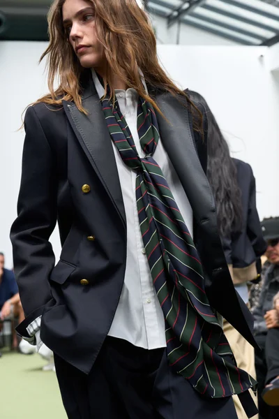 Look 27